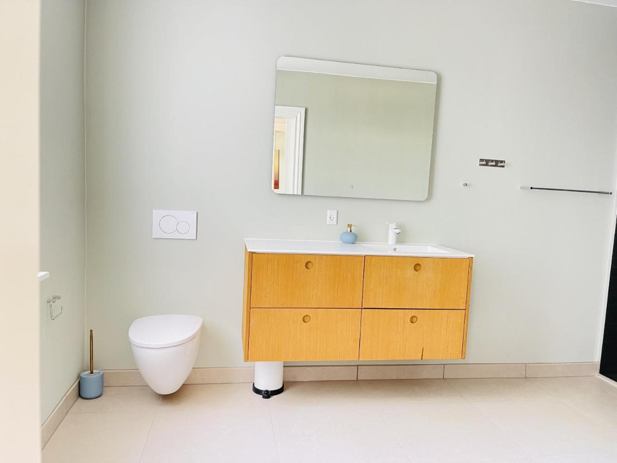 Aday - 2 Bedroom Apartment With Patio オールボー エクステリア 写真