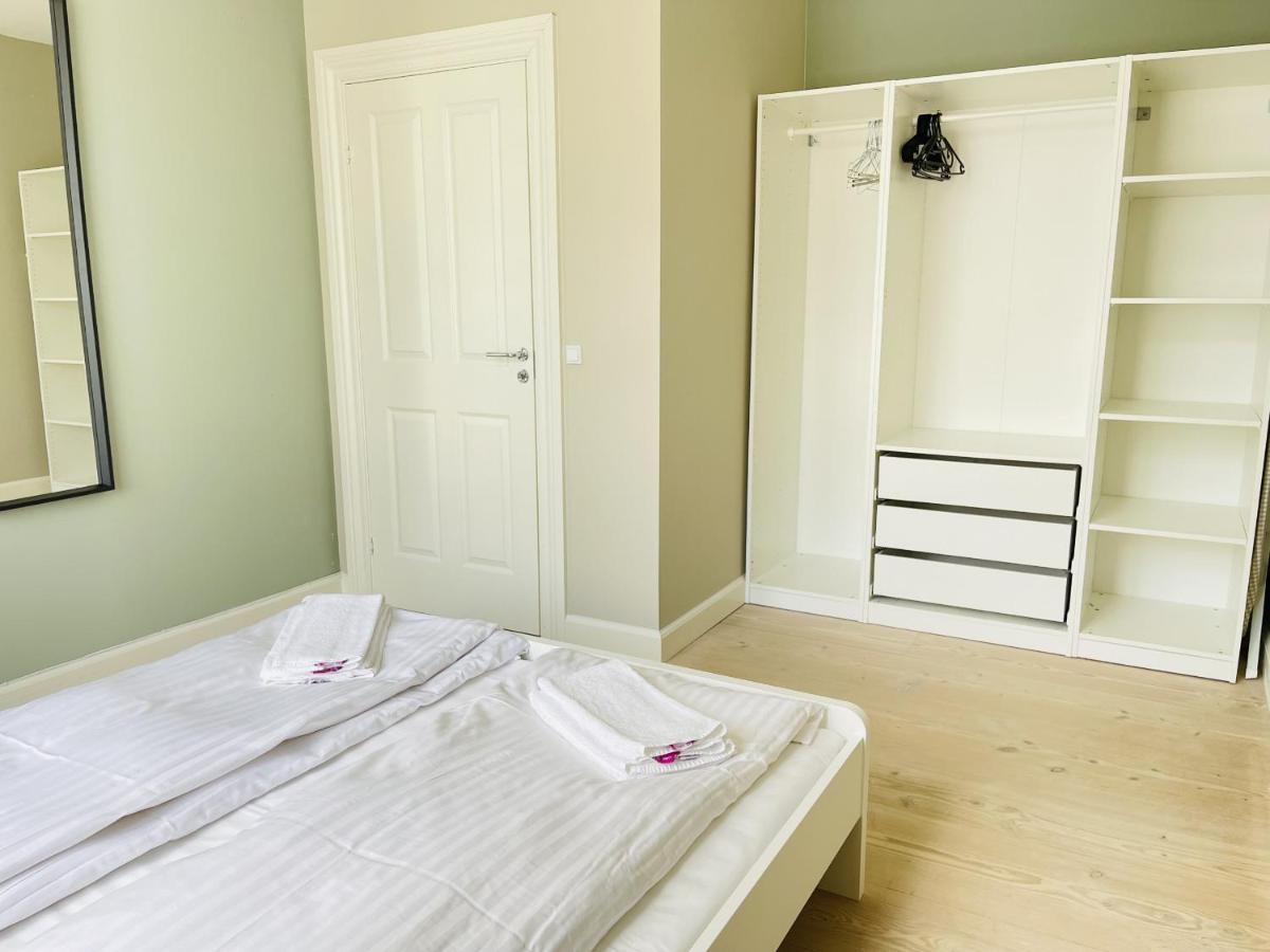 Aday - 2 Bedroom Apartment With Patio オールボー エクステリア 写真