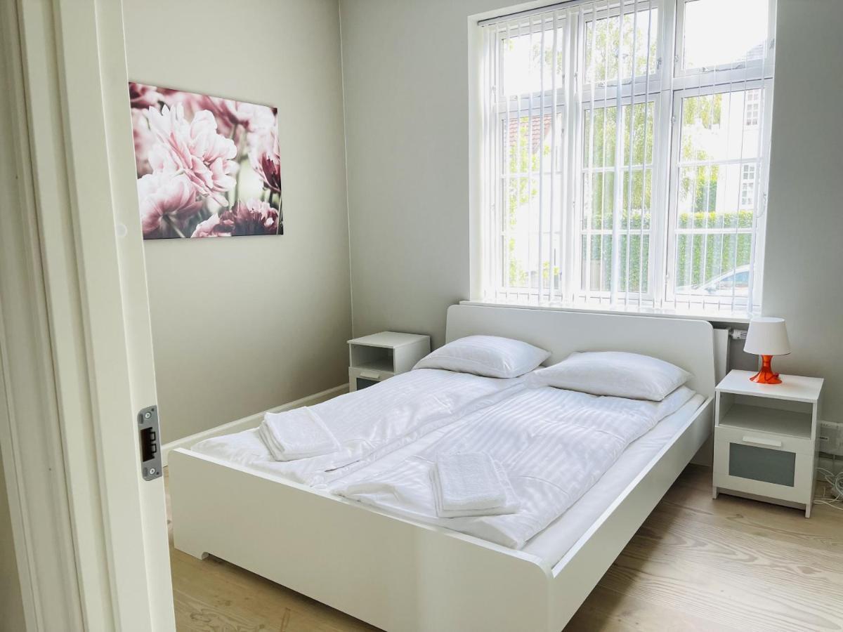 Aday - 2 Bedroom Apartment With Patio オールボー エクステリア 写真