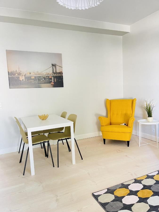 Aday - 2 Bedroom Apartment With Patio オールボー エクステリア 写真
